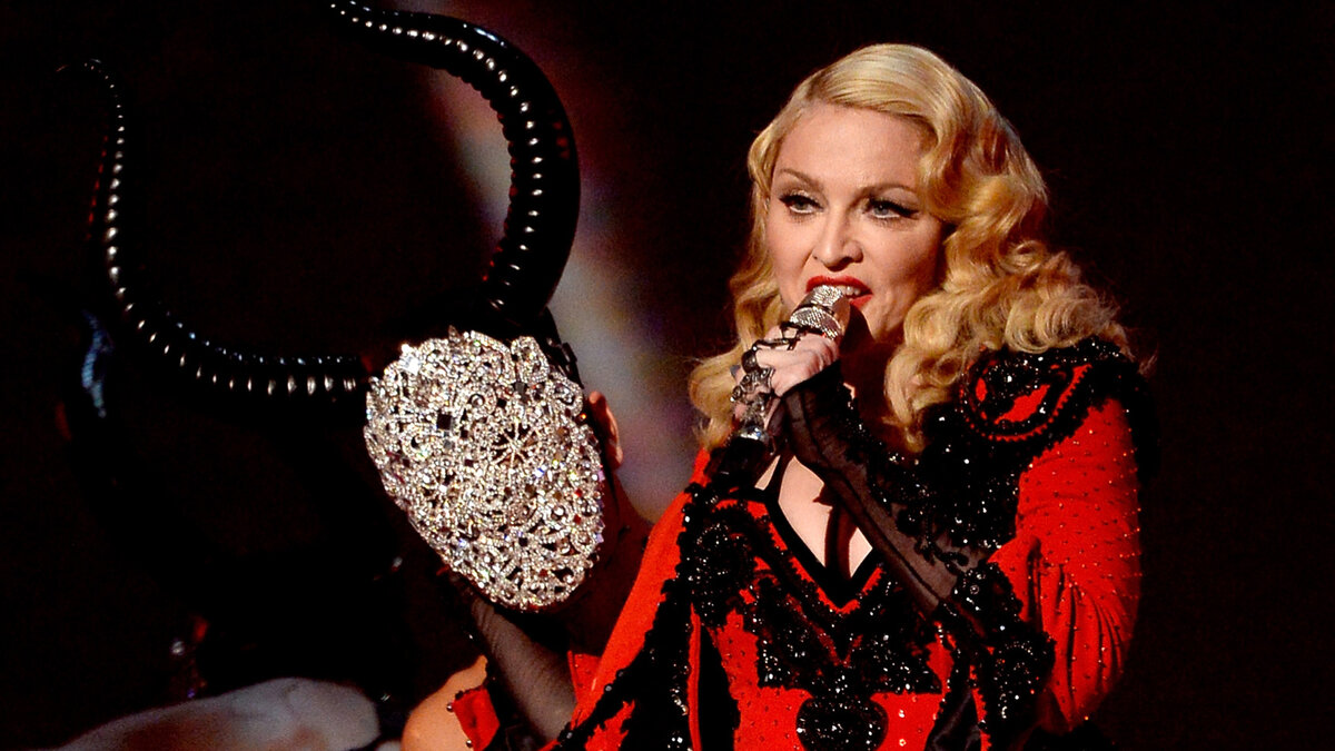 Madonna: Move To The Music | Outfilm